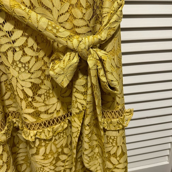 Keepsake Imagine Golden Yellow Lace Midi Dress size L / 8 - Picture 4 of 13